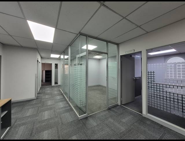 6,233M² OFFICE FOR SALE IN HYDE PARK
